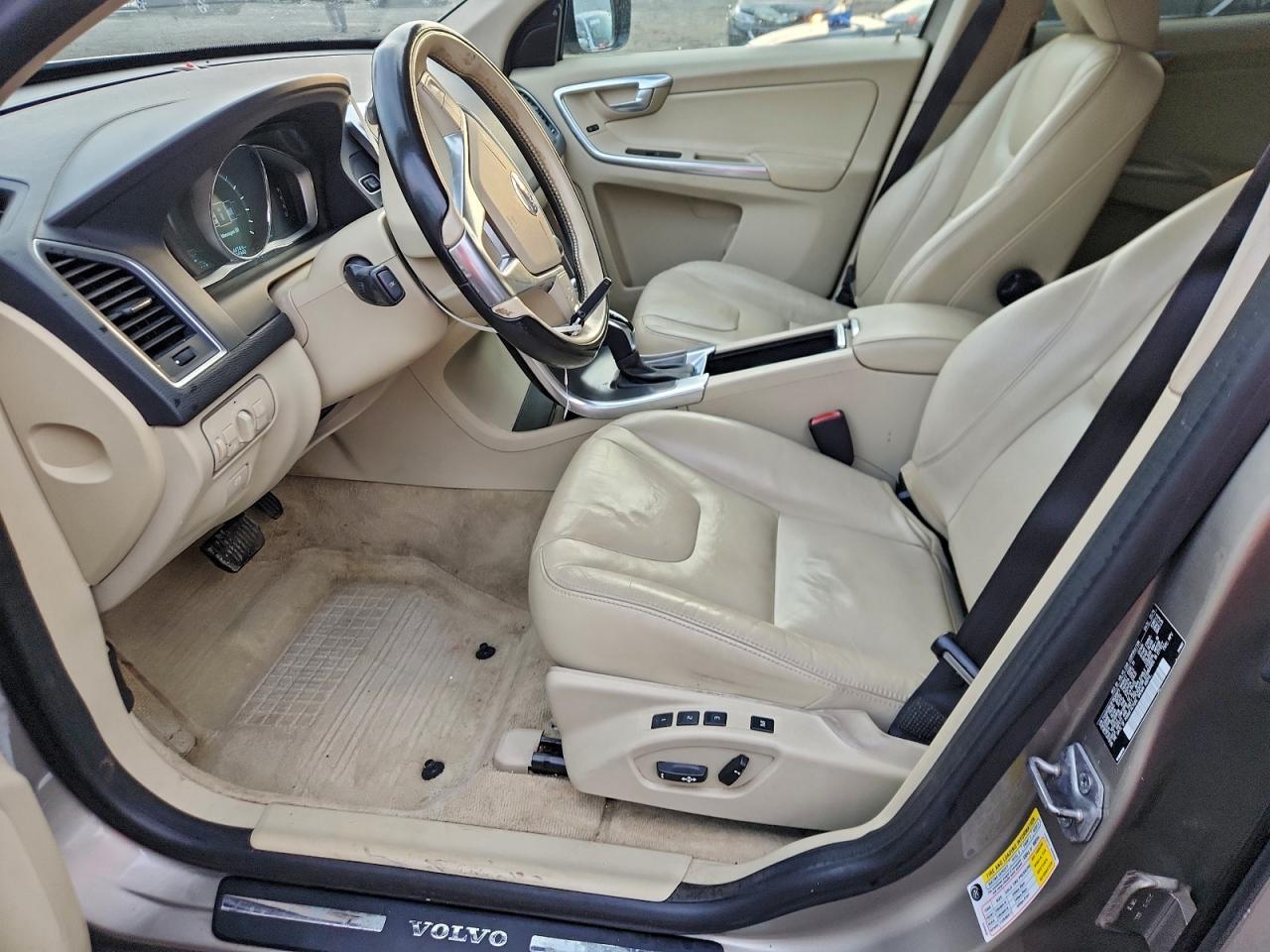 2015 VOLVO XC60