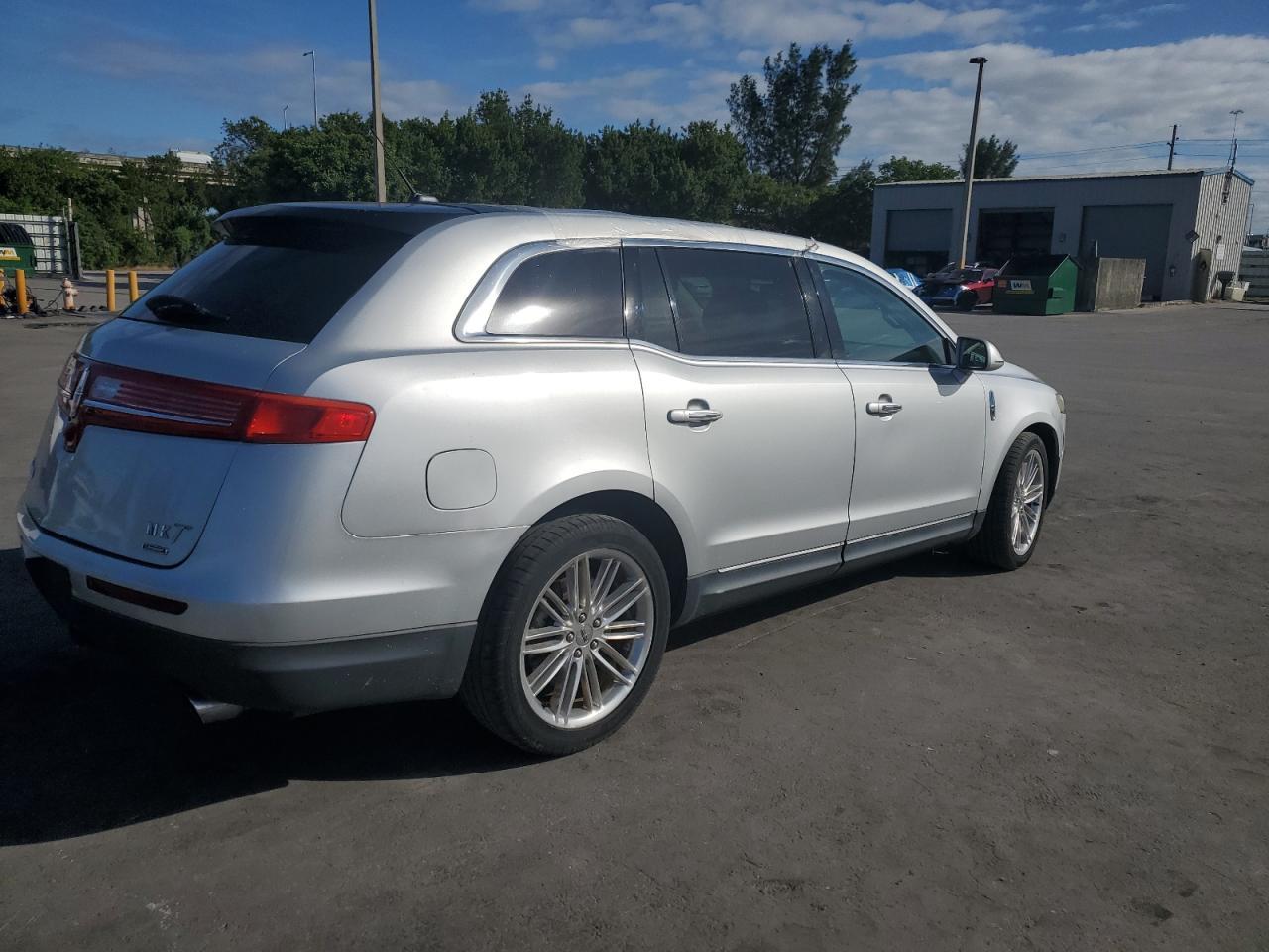 2013 LINCOLN MKT