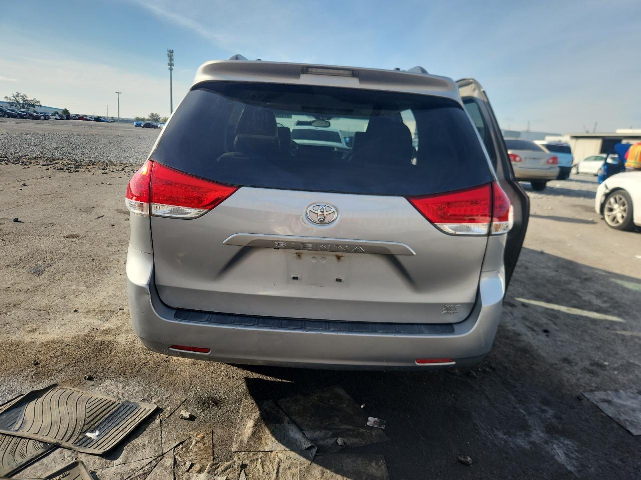2014 TOYOTA SIENNA