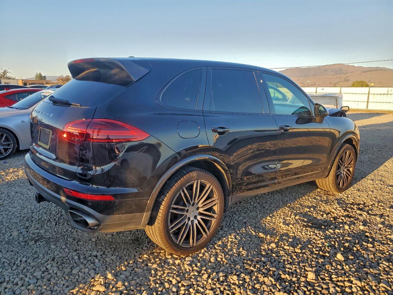 2017 PORSCHE CAYENNE