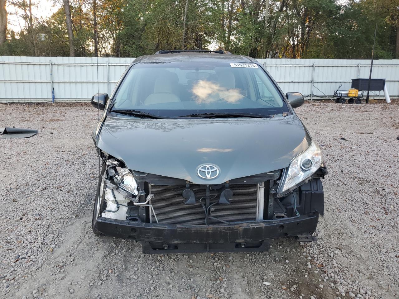 2013 TOYOTA SIENNA