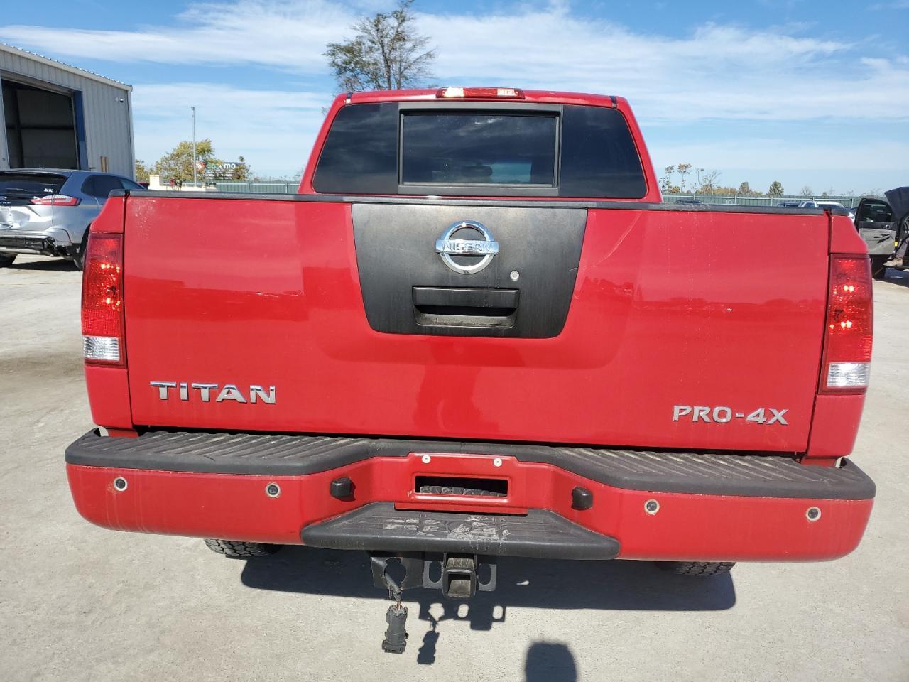 2011 NISSAN Titan