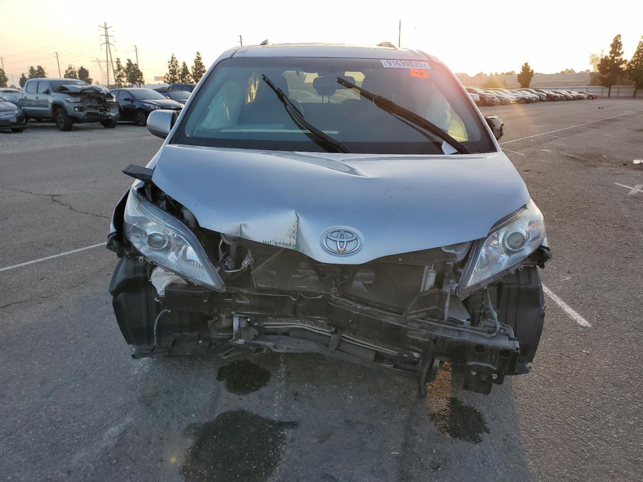 2017 TOYOTA SIENNA