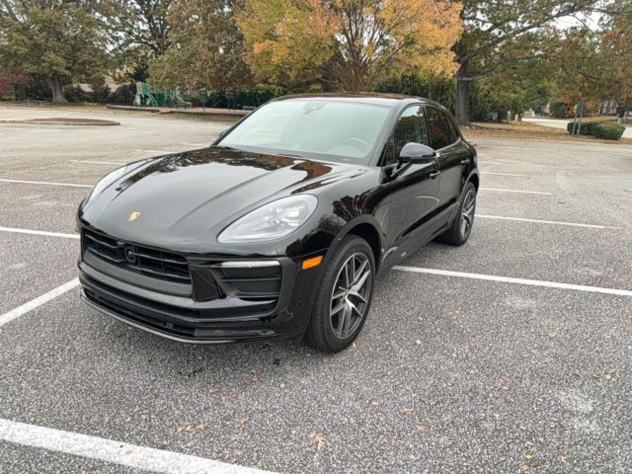 2024 PORSCHE Macan