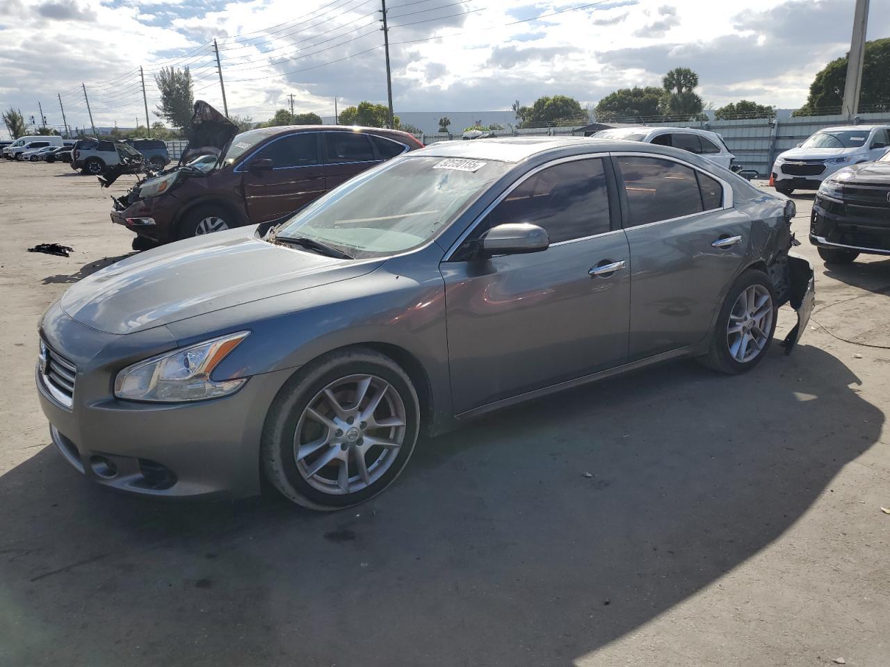2014 NISSAN Maxima