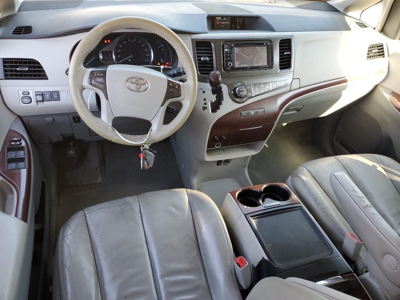 2014 TOYOTA SIENNA