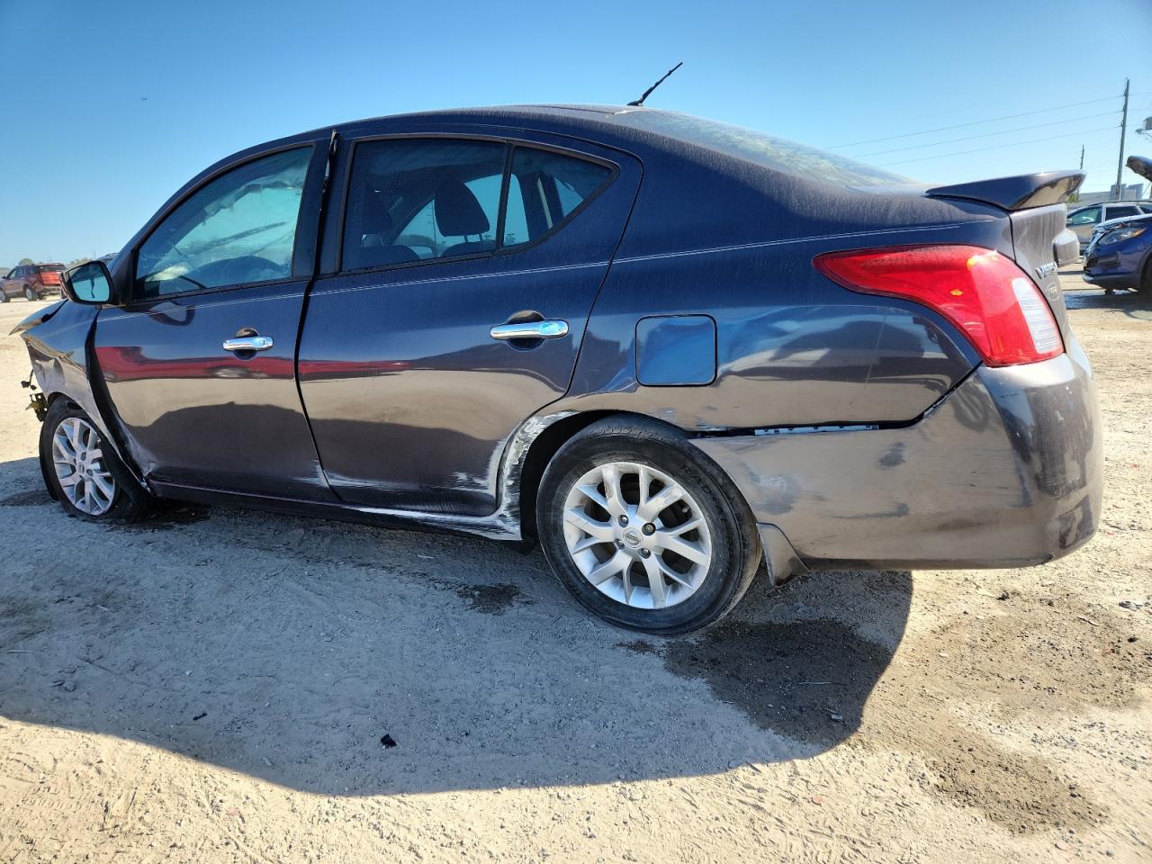 2015 NISSAN VERSA