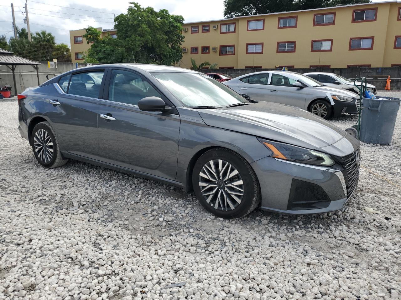 2025 NISSAN ALTIMA