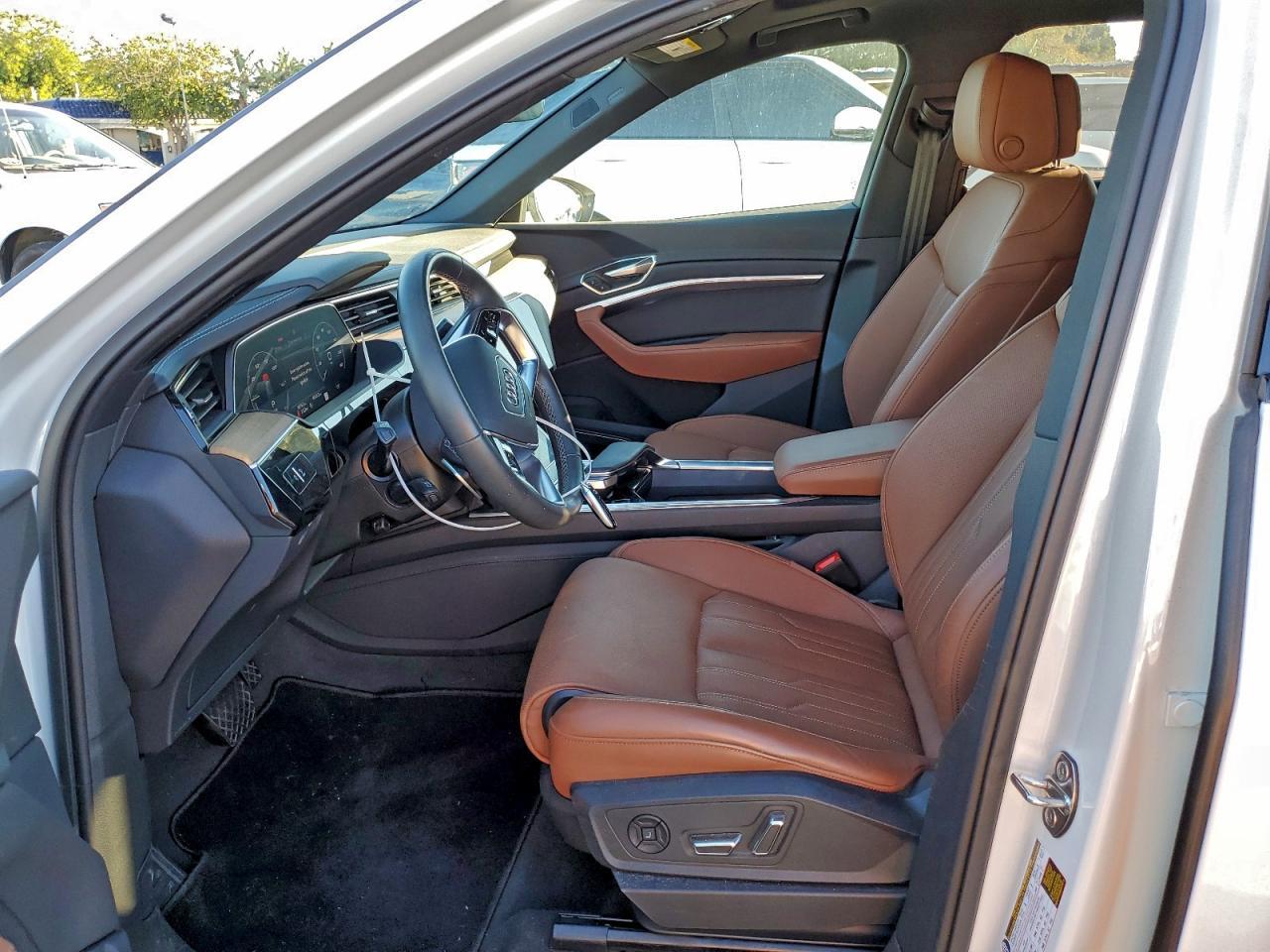 2024 AUDI Q8