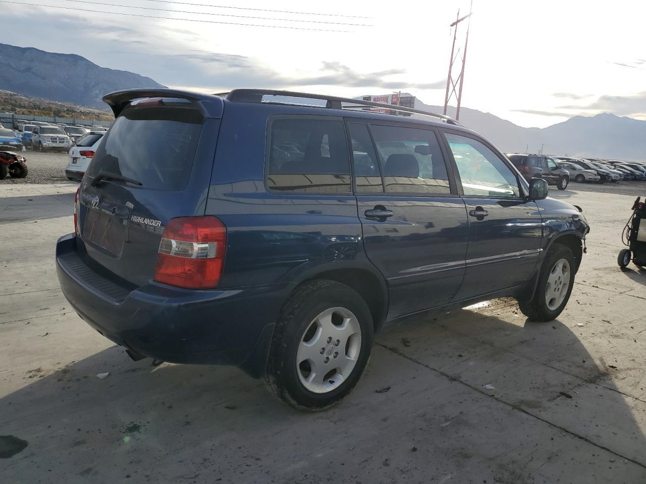 2004 TOYOTA HIGHLANDER