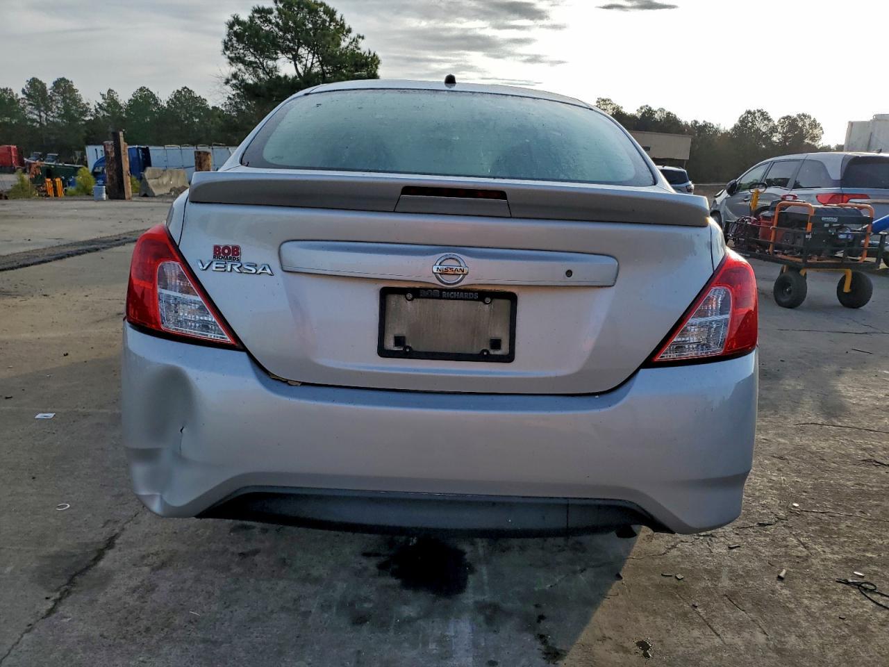 2017 NISSAN VERSA
