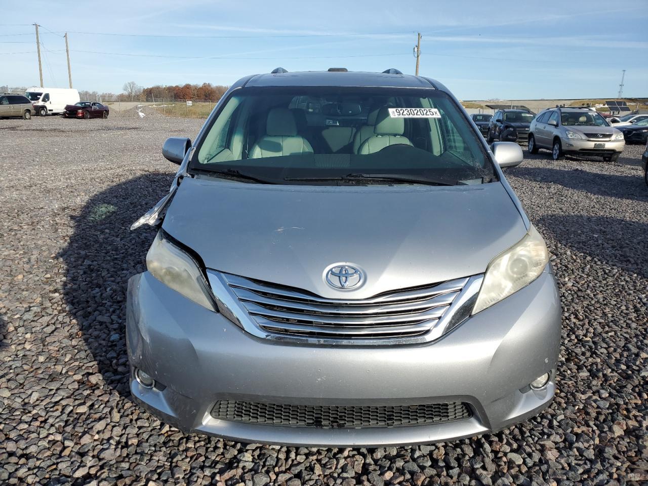 2011 TOYOTA SIENNA