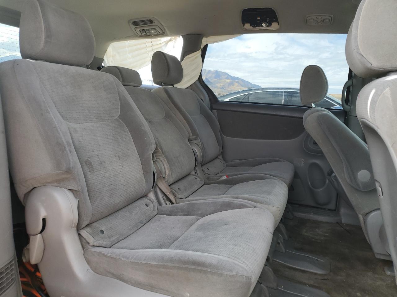 2005 TOYOTA SIENNA