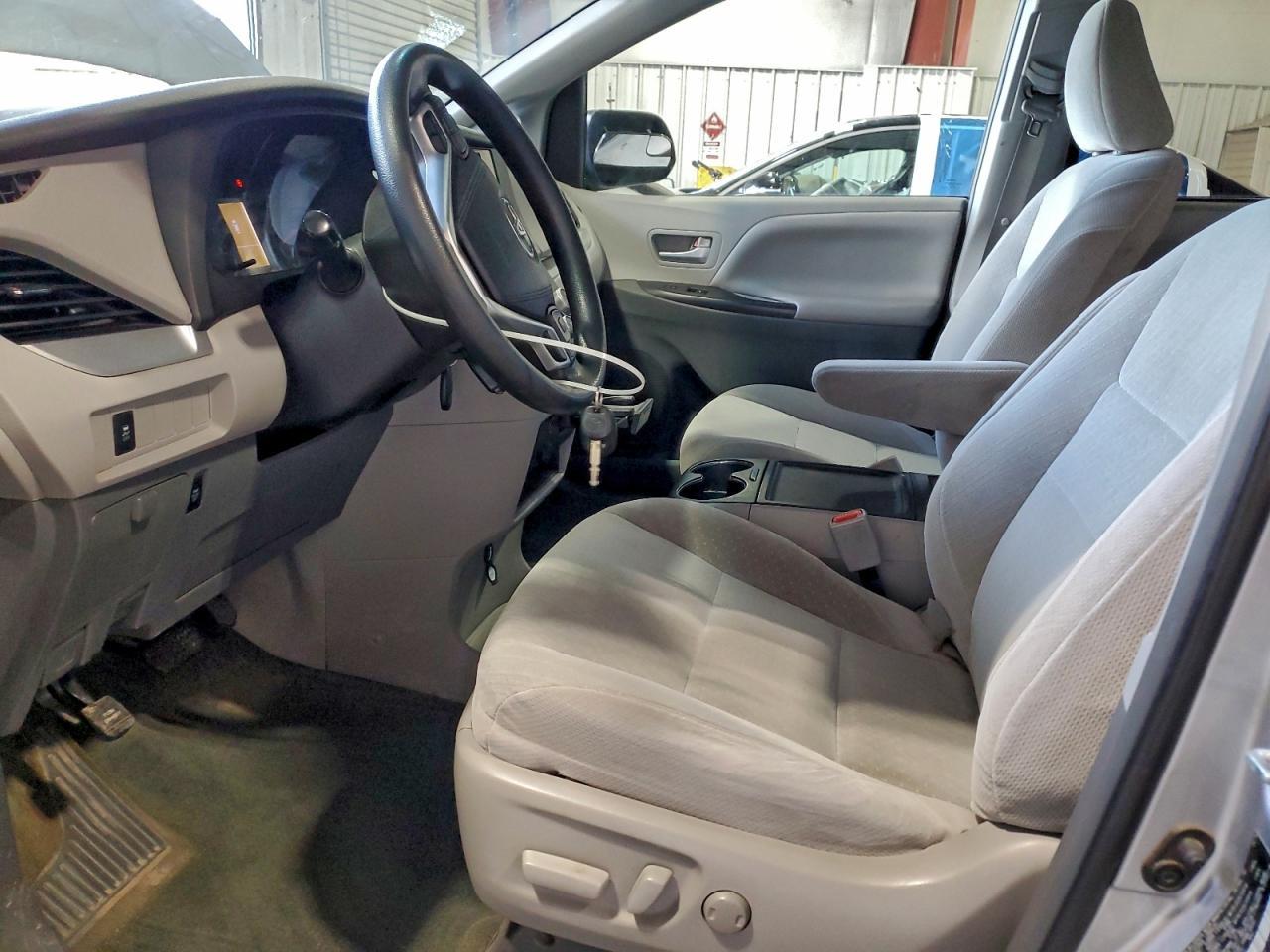 2016 TOYOTA SIENNA
