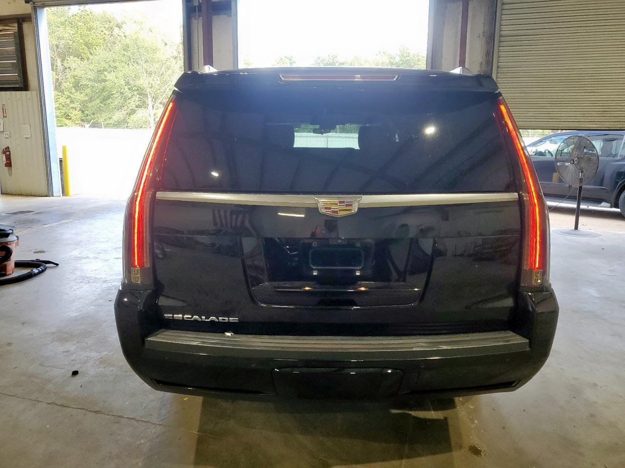 2018 CADILLAC Escalade ESV