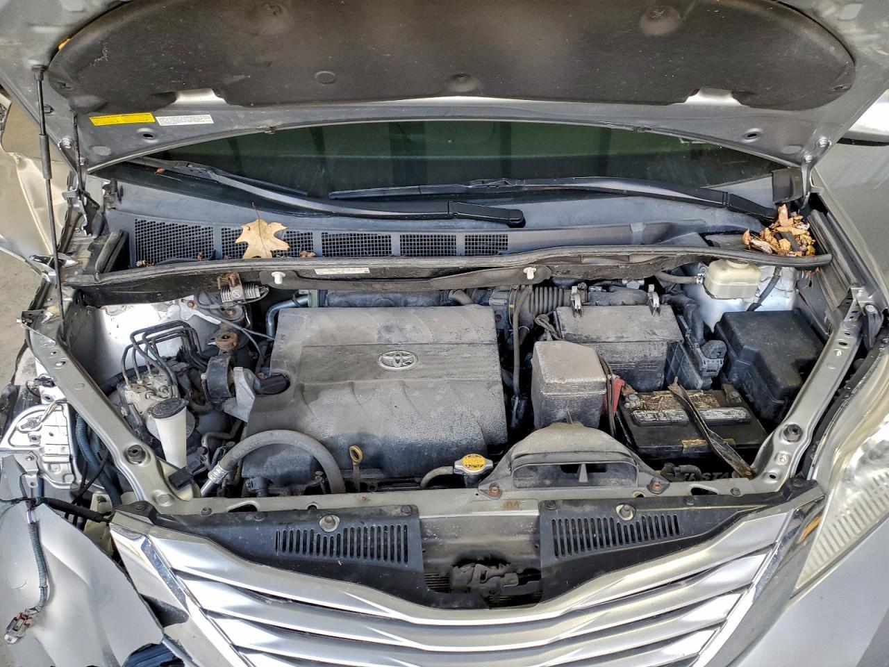 2016 TOYOTA SIENNA