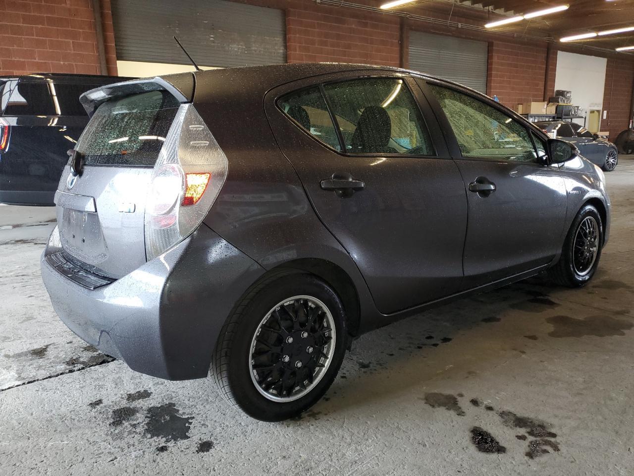 2013 TOYOTA Prius c
