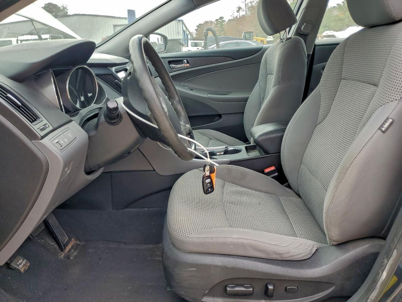 2011 HYUNDAI SONATA