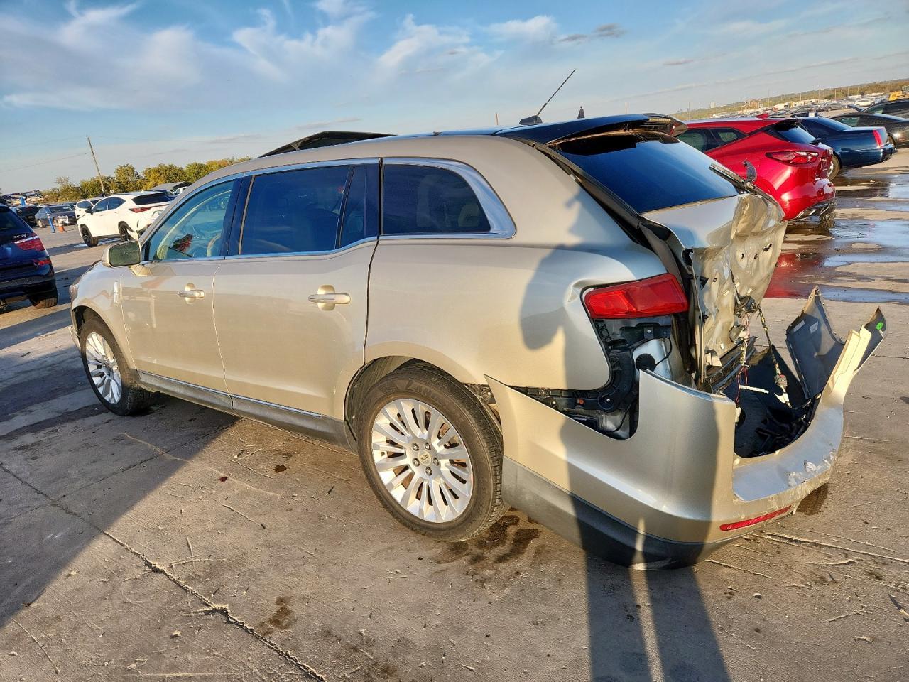 2011 LINCOLN MKT