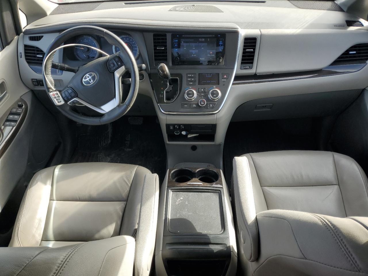 2017 TOYOTA SIENNA
