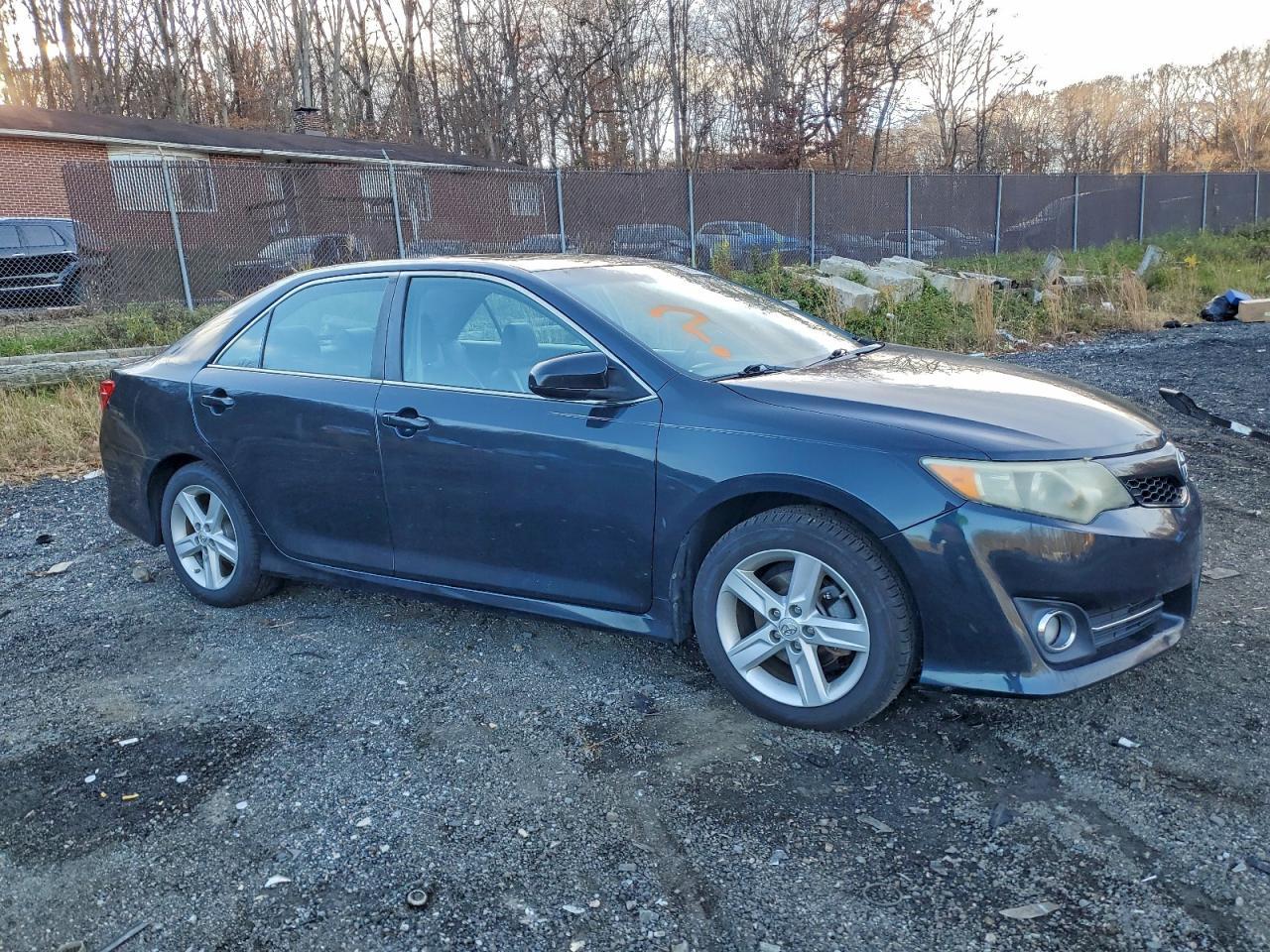 2014 TOYOTA CAMRY