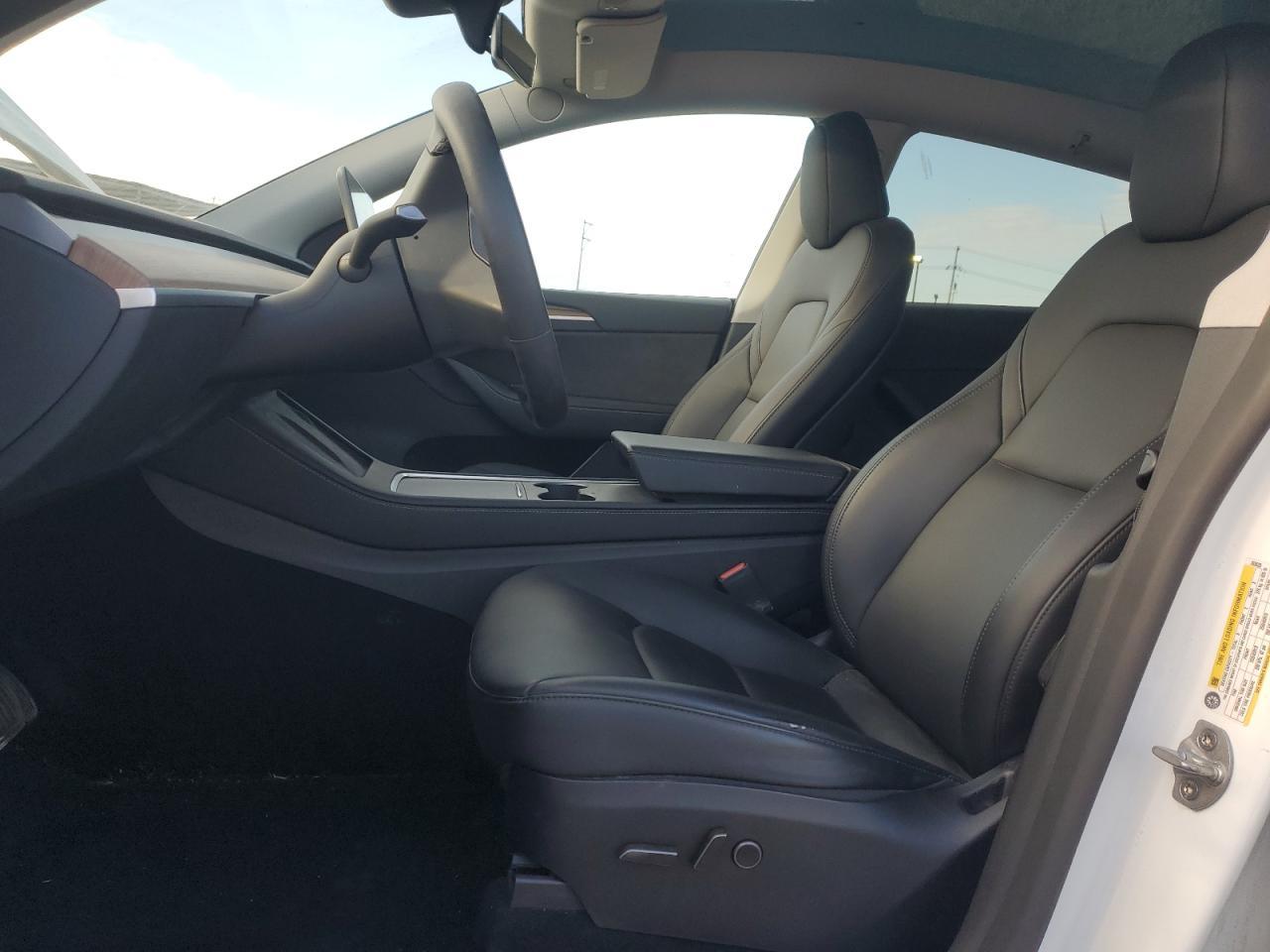 2025 TESLA MODEL Y