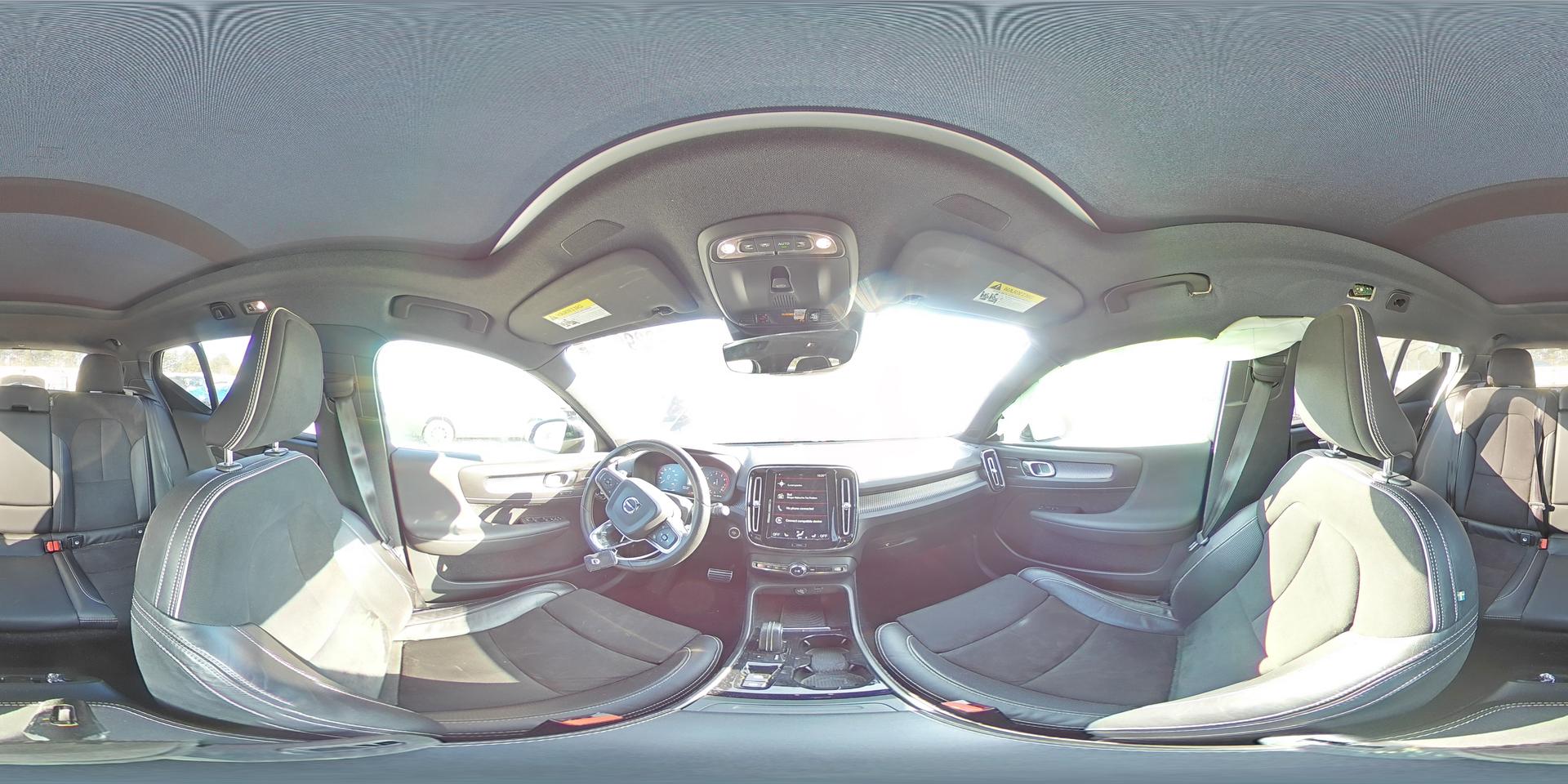 2019 VOLVO XC40