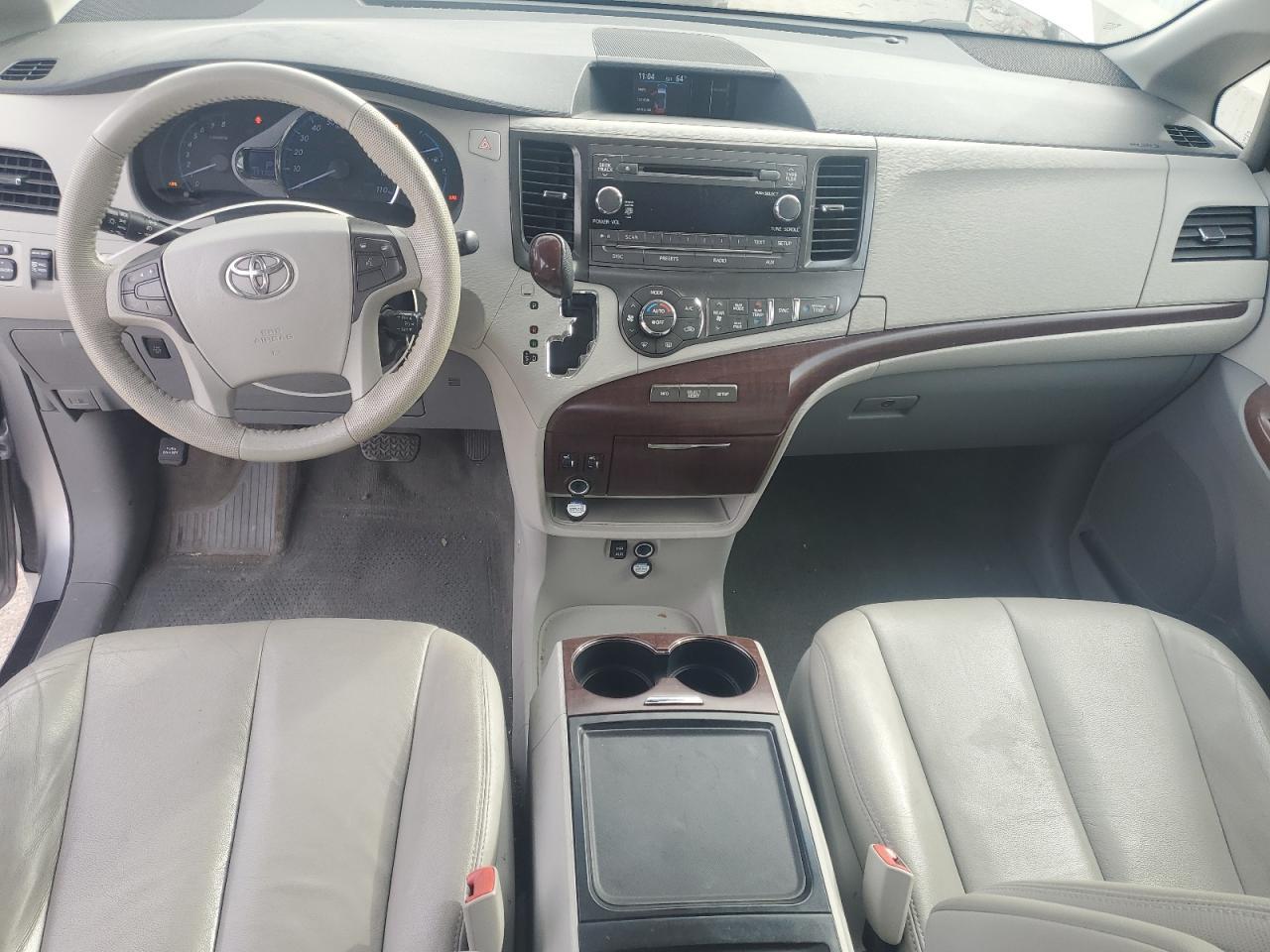 2012 TOYOTA SIENNA