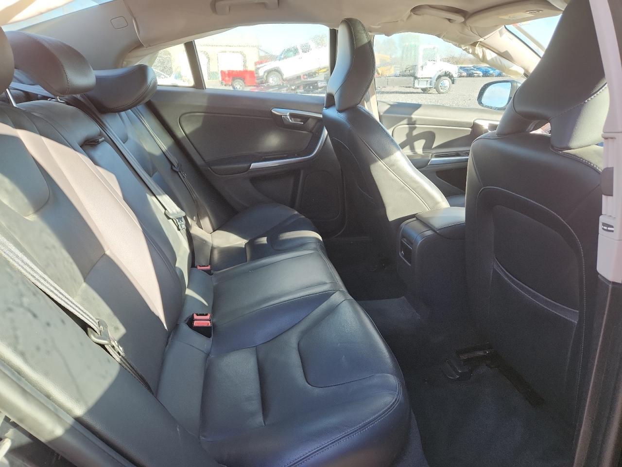 2015 VOLVO S60