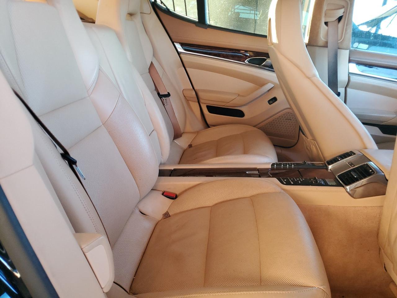 2012 PORSCHE Panamera