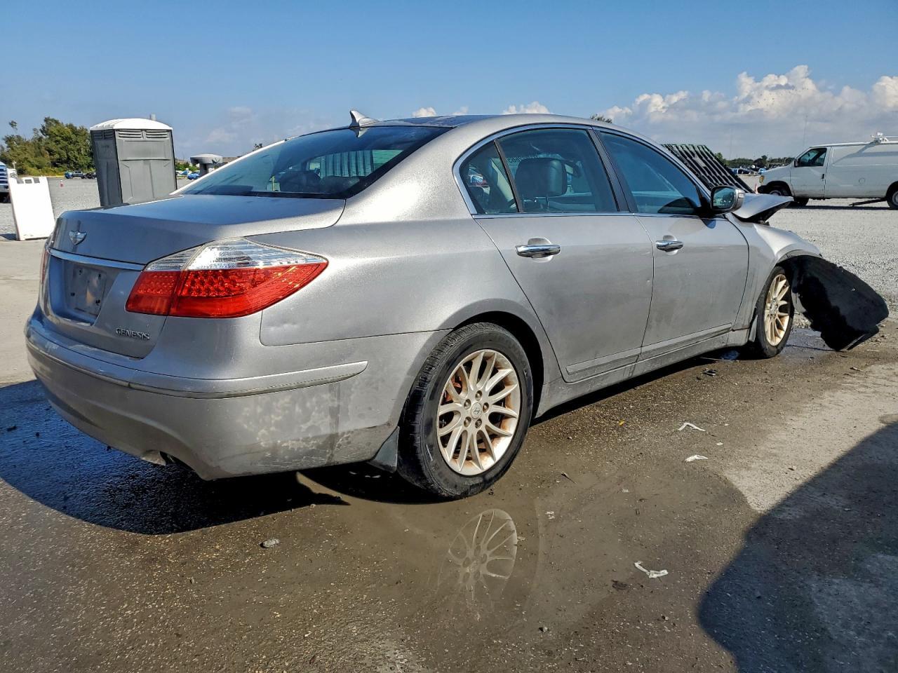 2011 HYUNDAI GENESIS