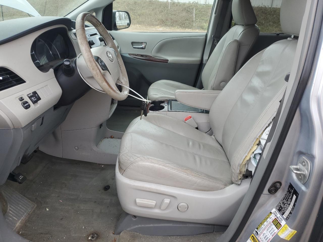 2014 TOYOTA SIENNA