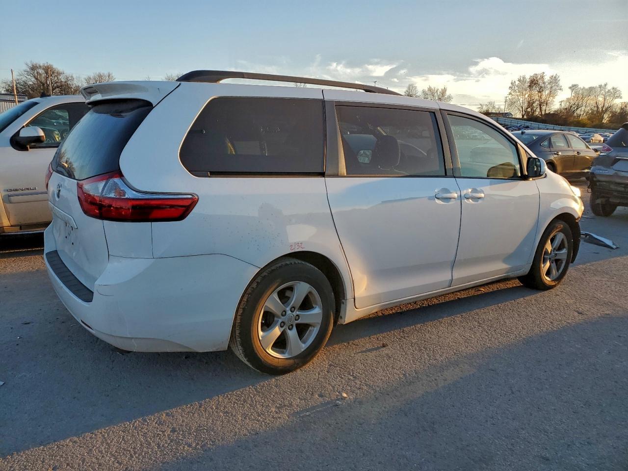 2015 TOYOTA SIENNA