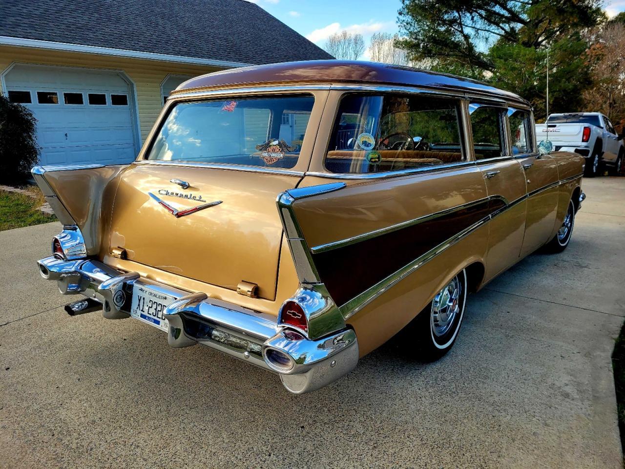 1957 CHEVROLET Nomad