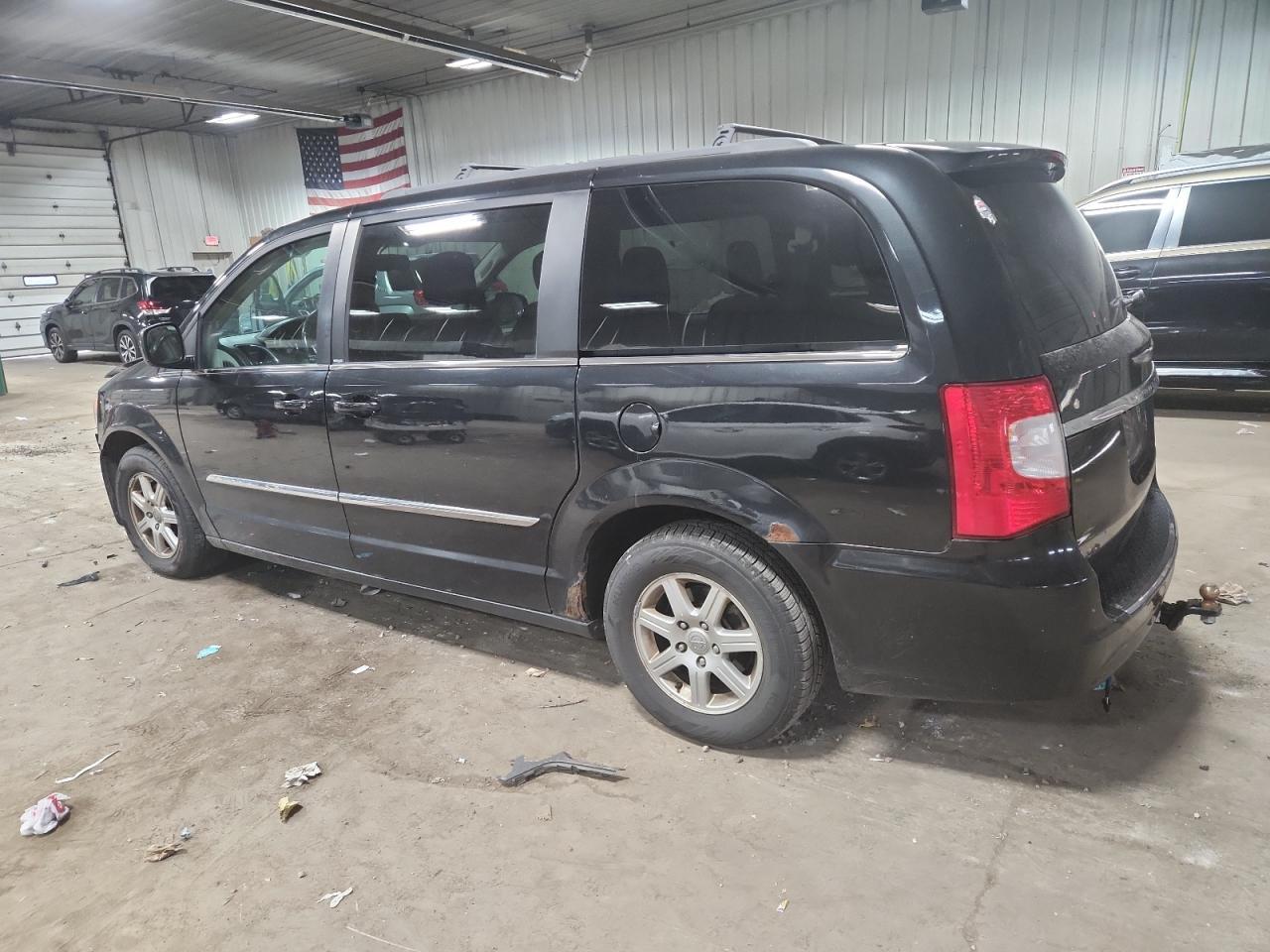 2012 CHRYSLER Town & Country