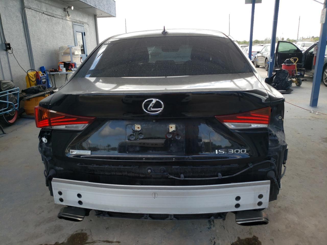 2018 LEXUS IS 300