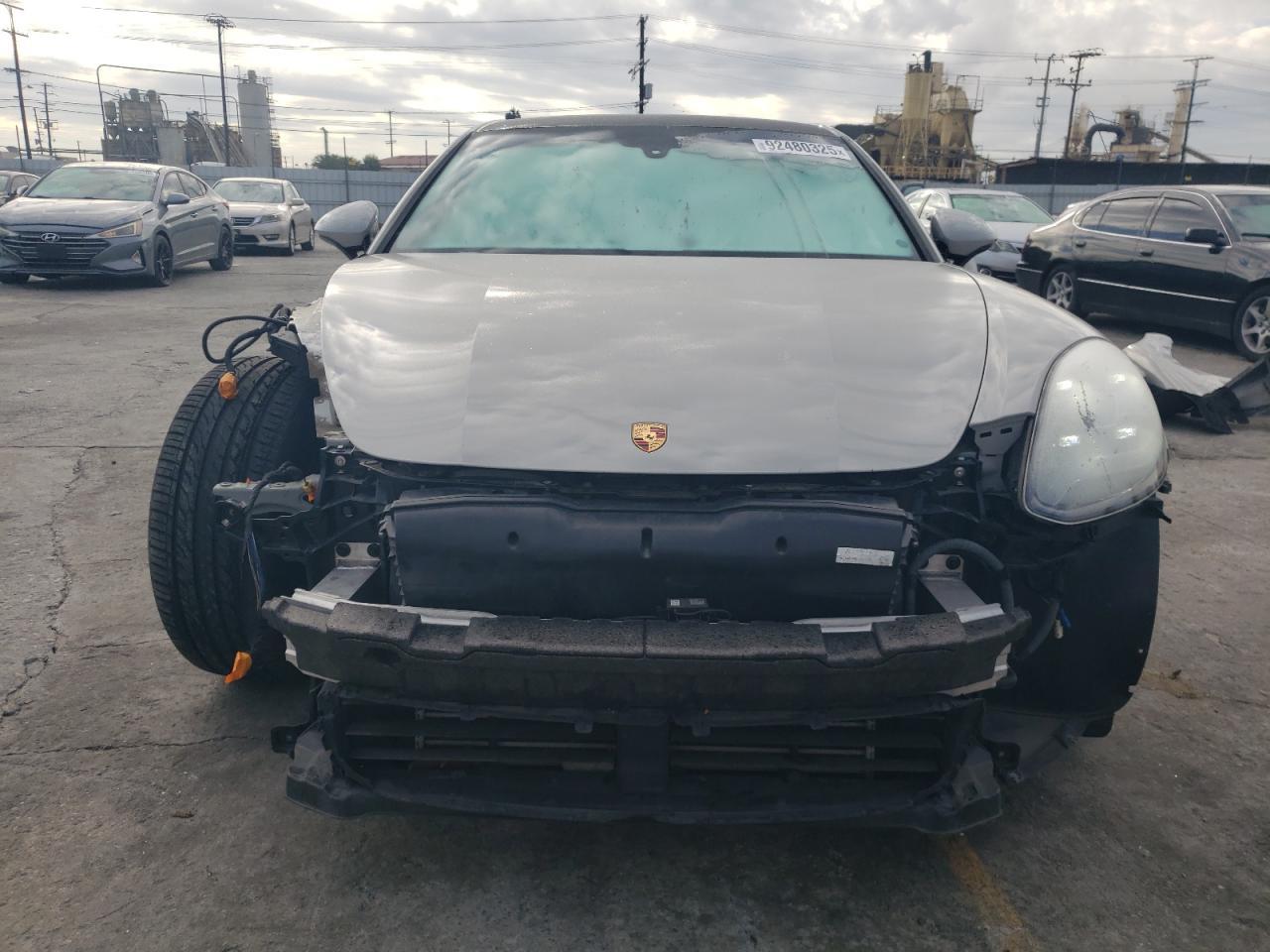 2018 PORSCHE Panamera