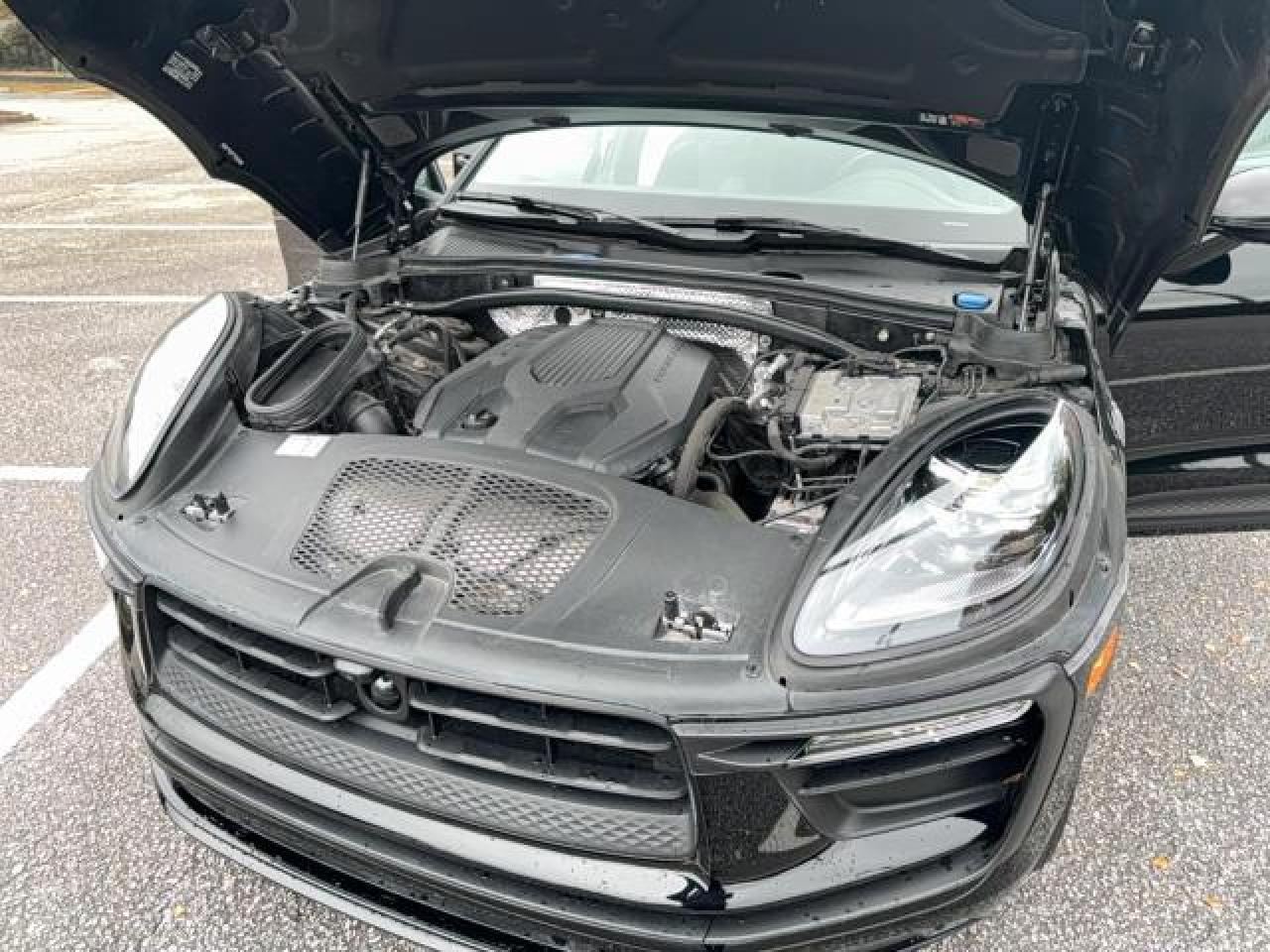2024 PORSCHE Macan