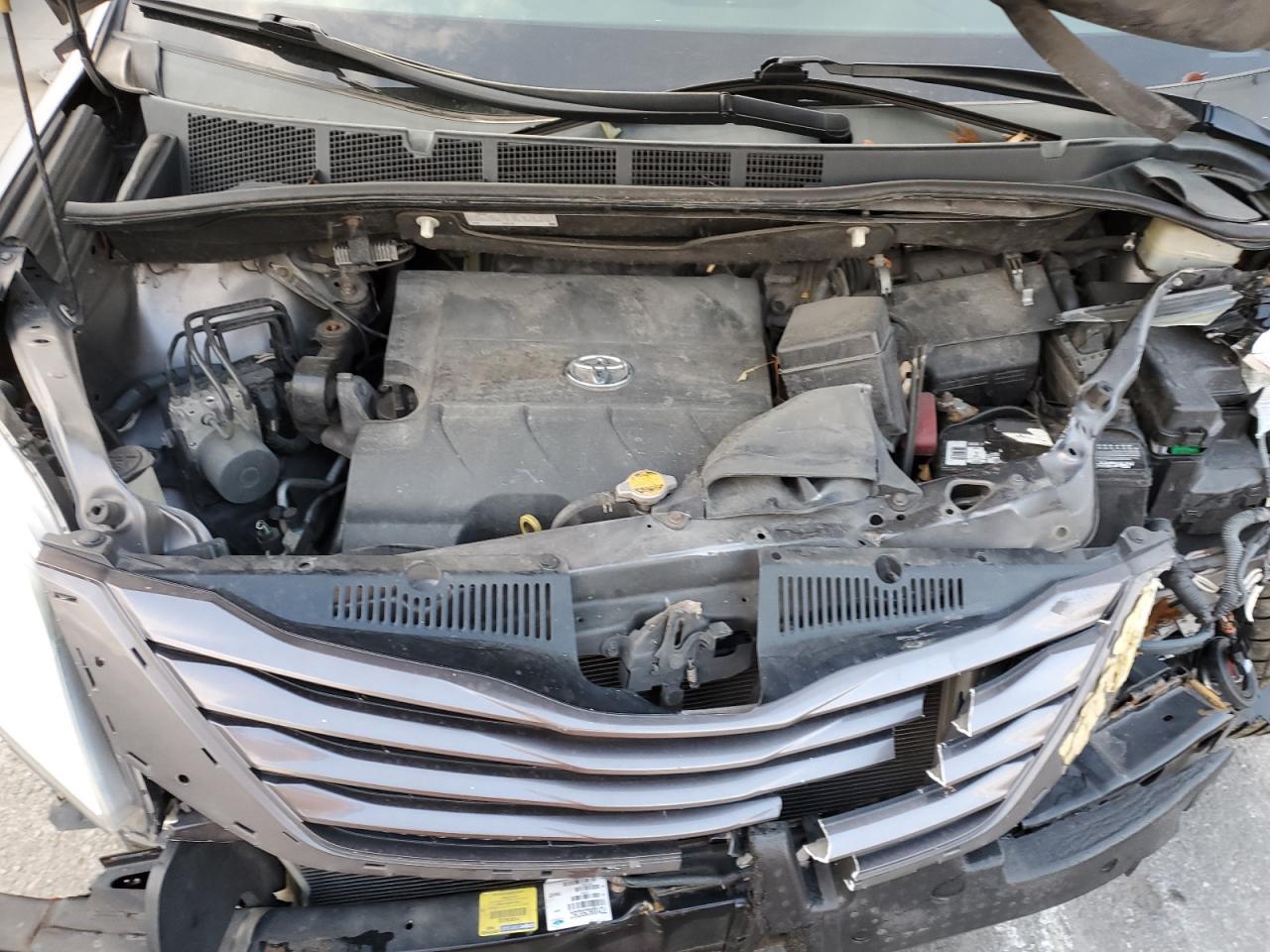 2015 TOYOTA SIENNA