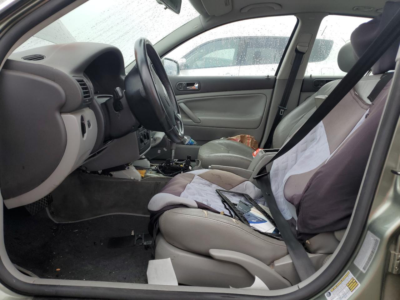 2004 VOLKSWAGEN Passat