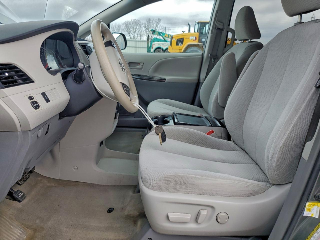 2013 TOYOTA SIENNA