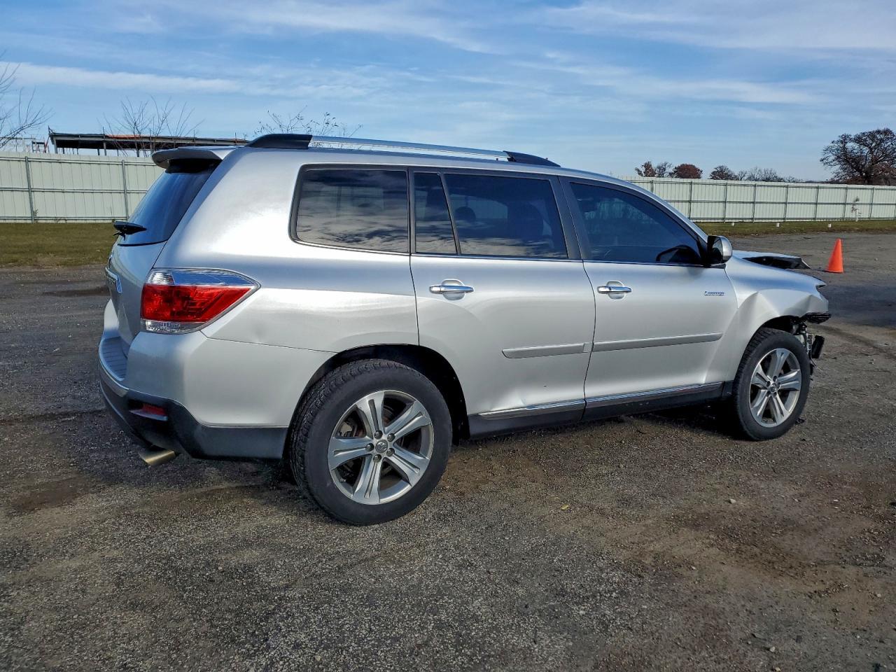 2011 TOYOTA HIGHLANDER