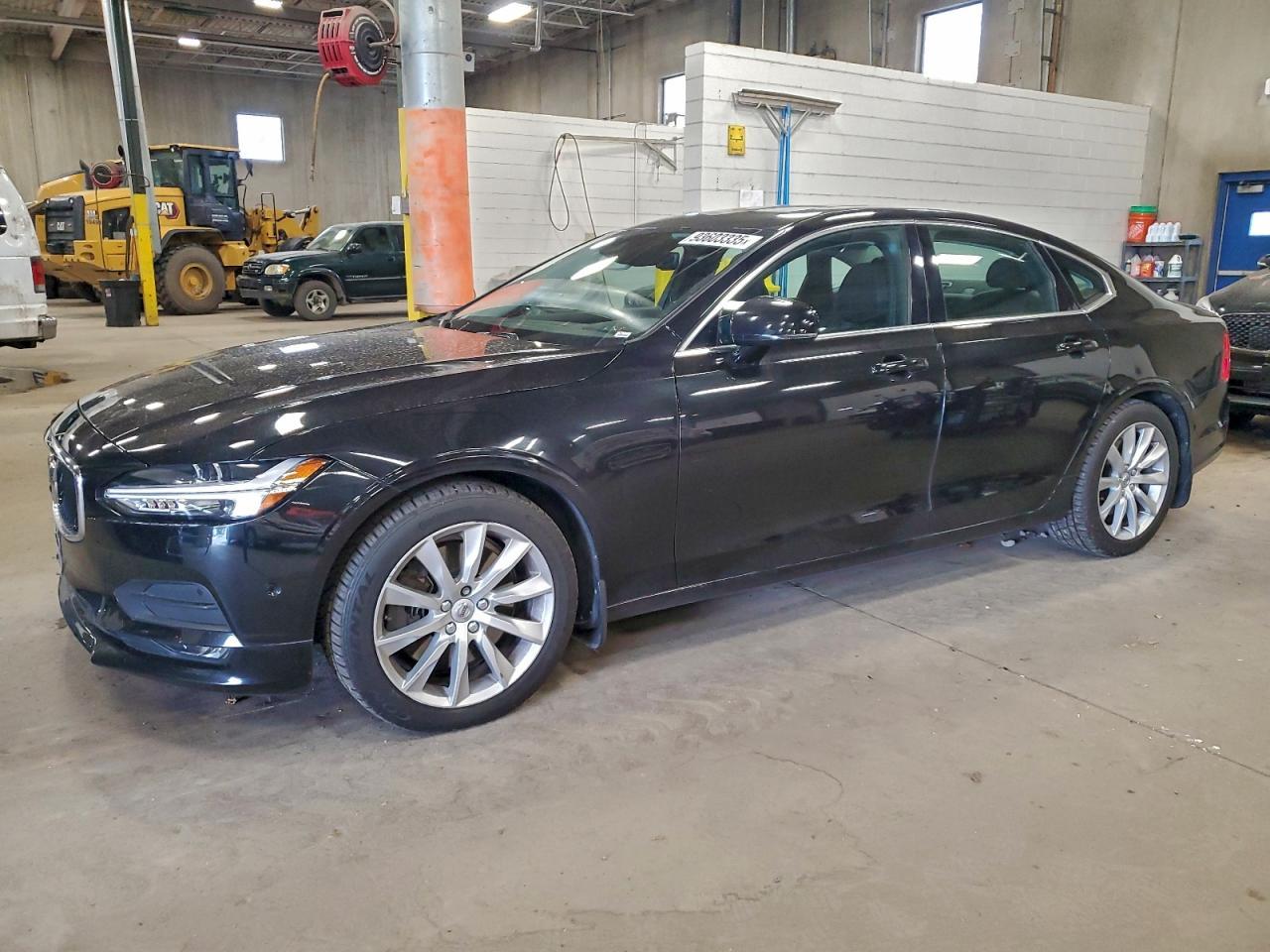 2017 VOLVO S90