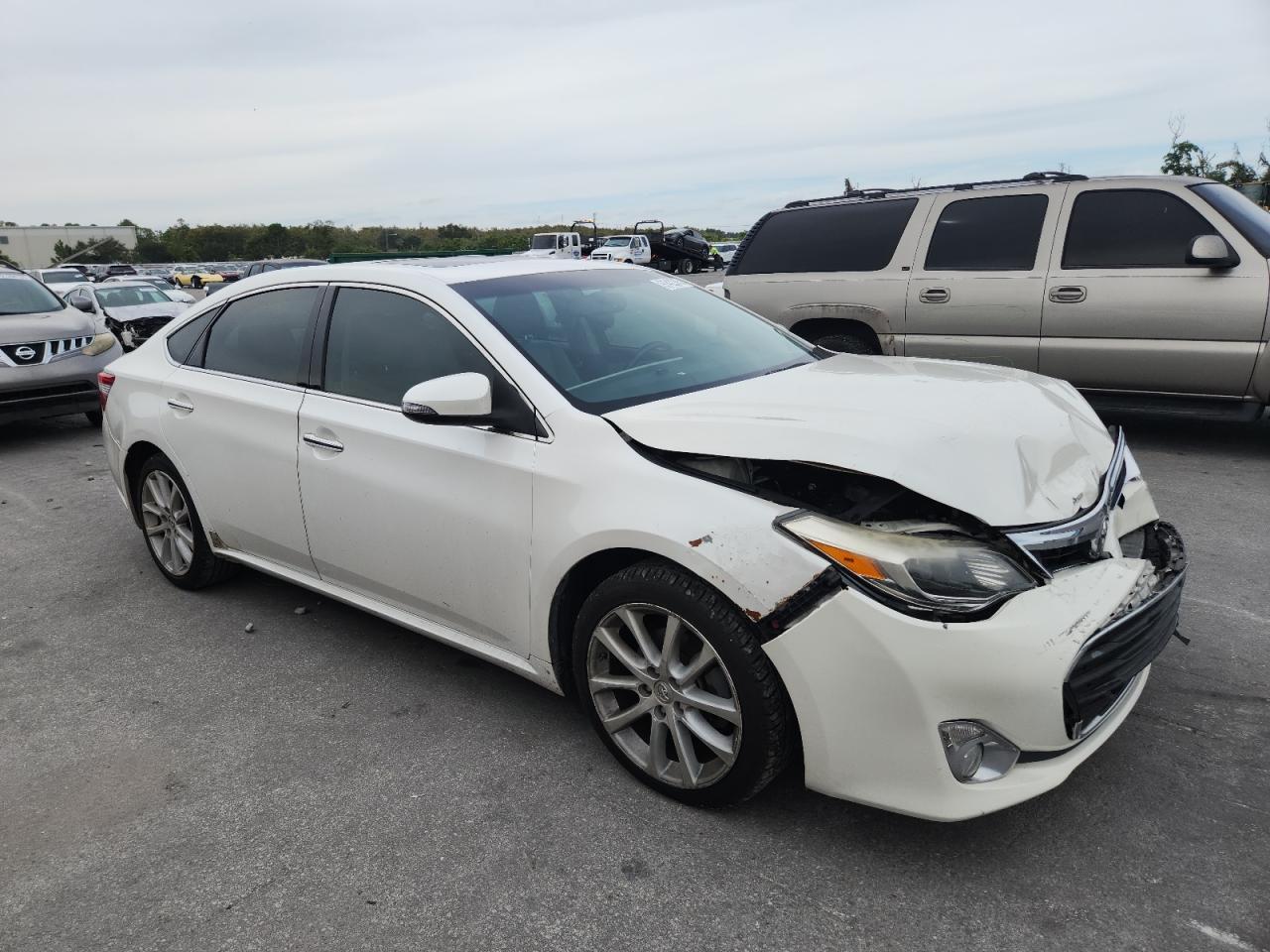 2013 TOYOTA Avalon