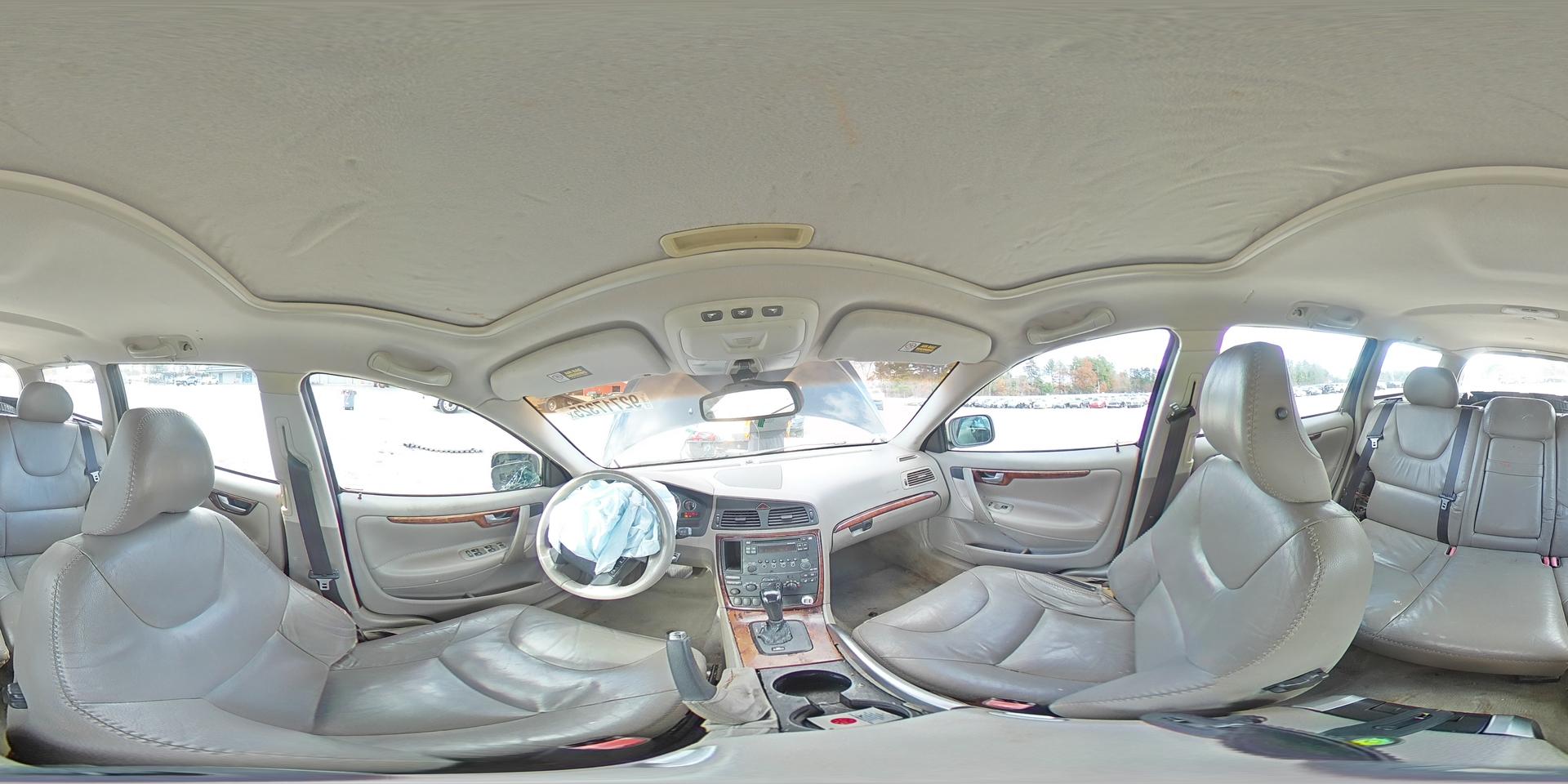 2005 VOLVO XC70