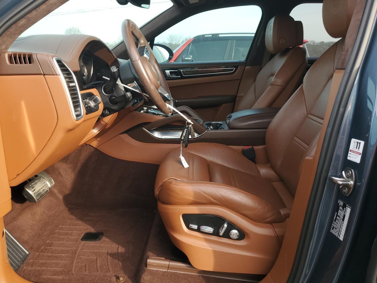 2020 PORSCHE CAYENNE