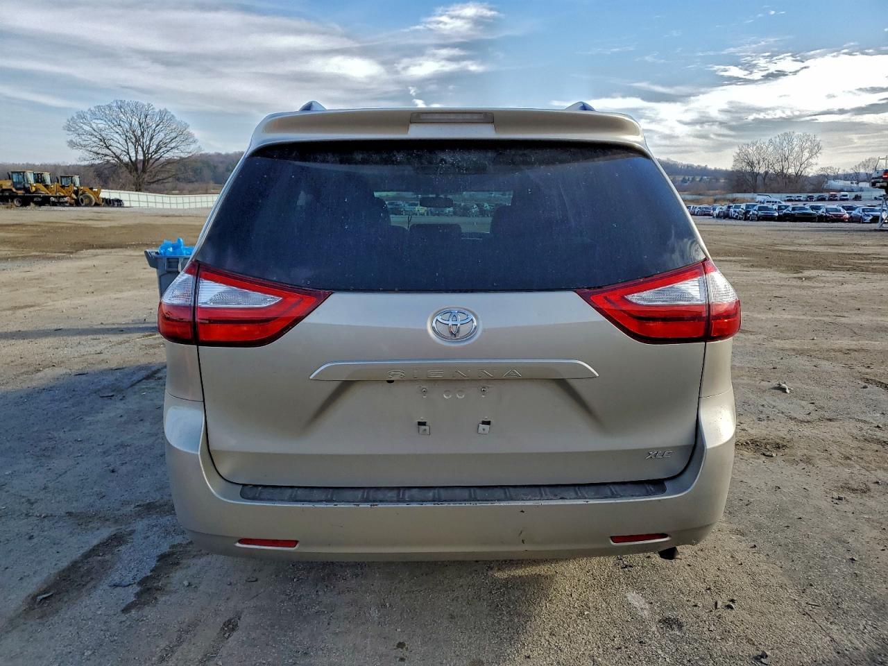 2016 TOYOTA SIENNA