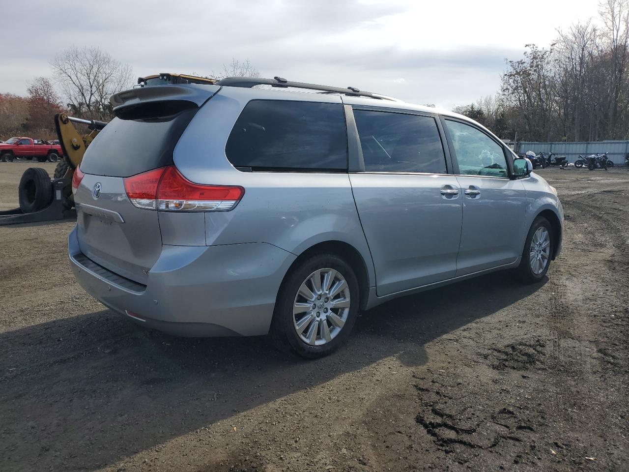 2012 TOYOTA SIENNA