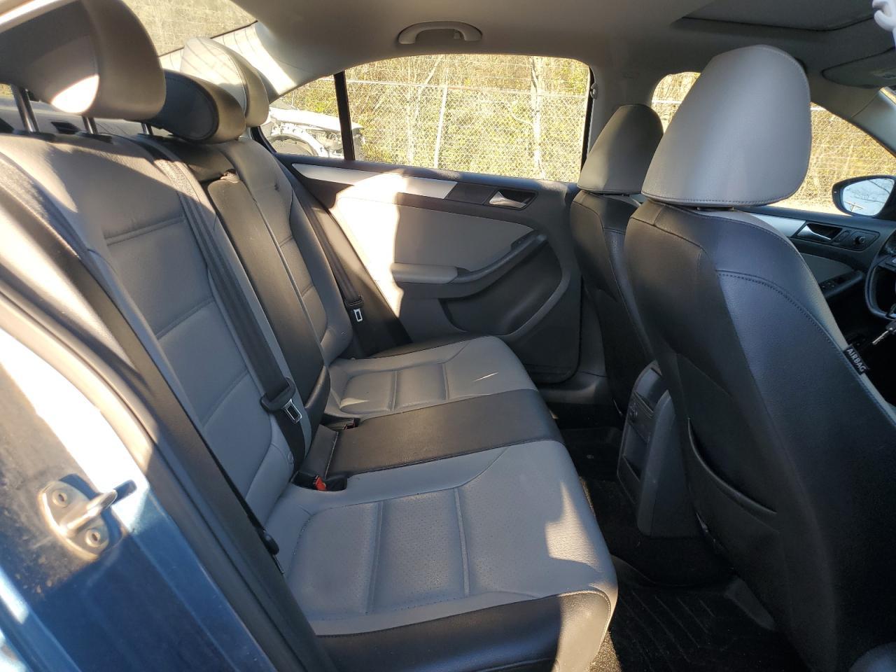2016 VOLKSWAGEN JETTA