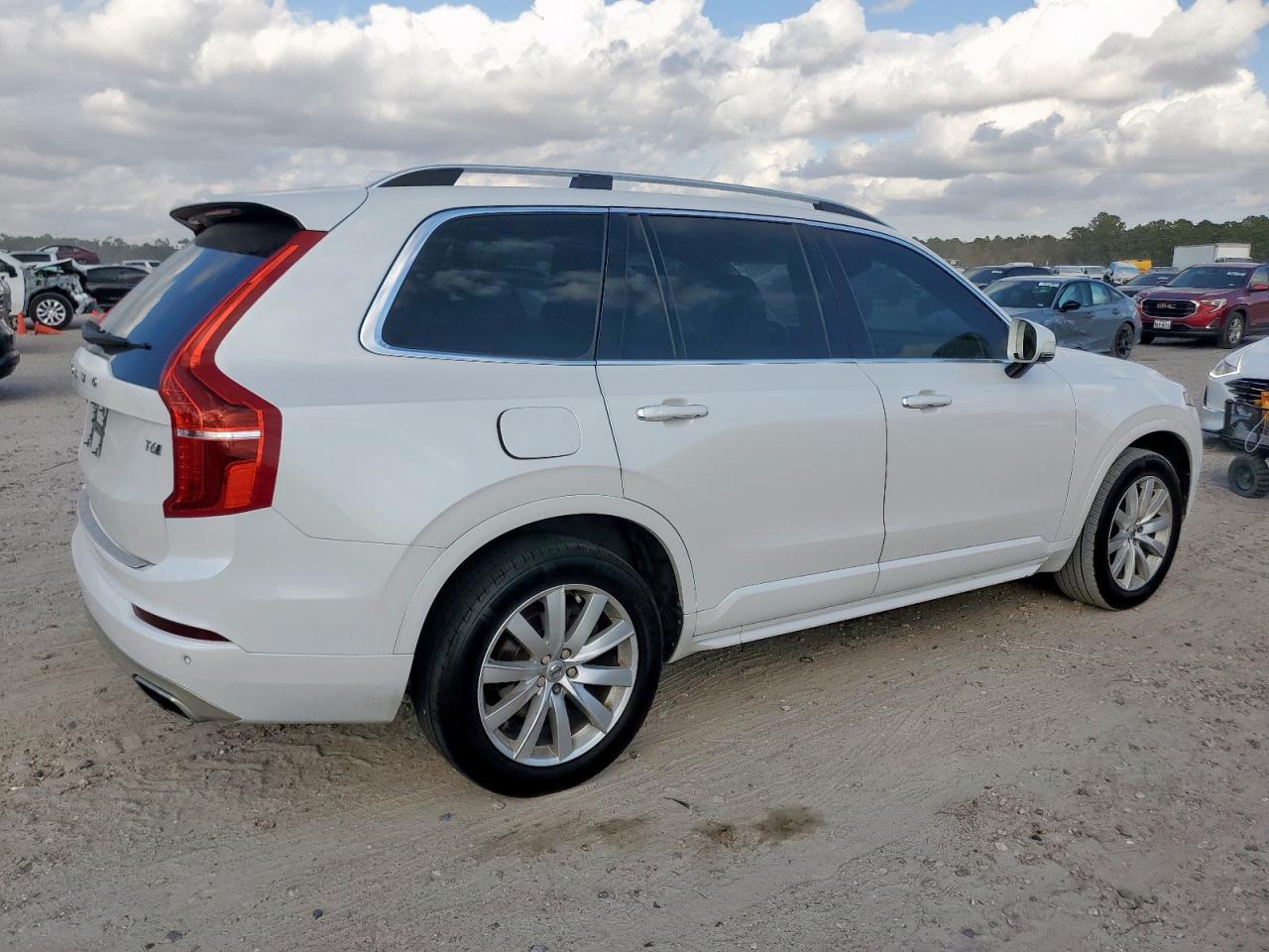 2016 VOLVO XC90